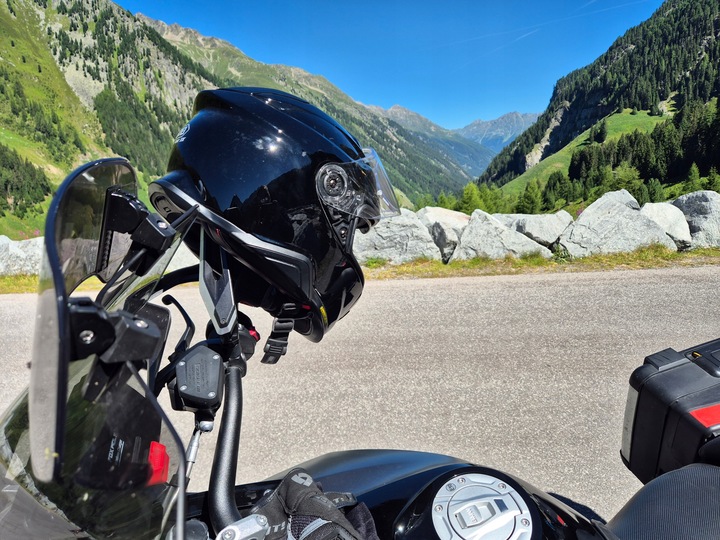 DEFLEKTOR UNIWERSALNY OWIEWKA SZYBKA USTAWIANY CLIP ON 30x13 CM 20764H