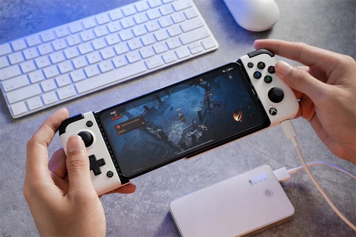 Kontroler mobilny GameSir X2 Pro Biały, wejście USB-C z uchwytem na telefon