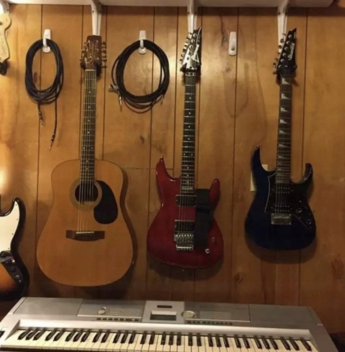 WIESZAK HAK ŚCIENNY UCHWYT NA GITARĘ DO GITARY GITAROWY PREZENT DLA MUZYKA