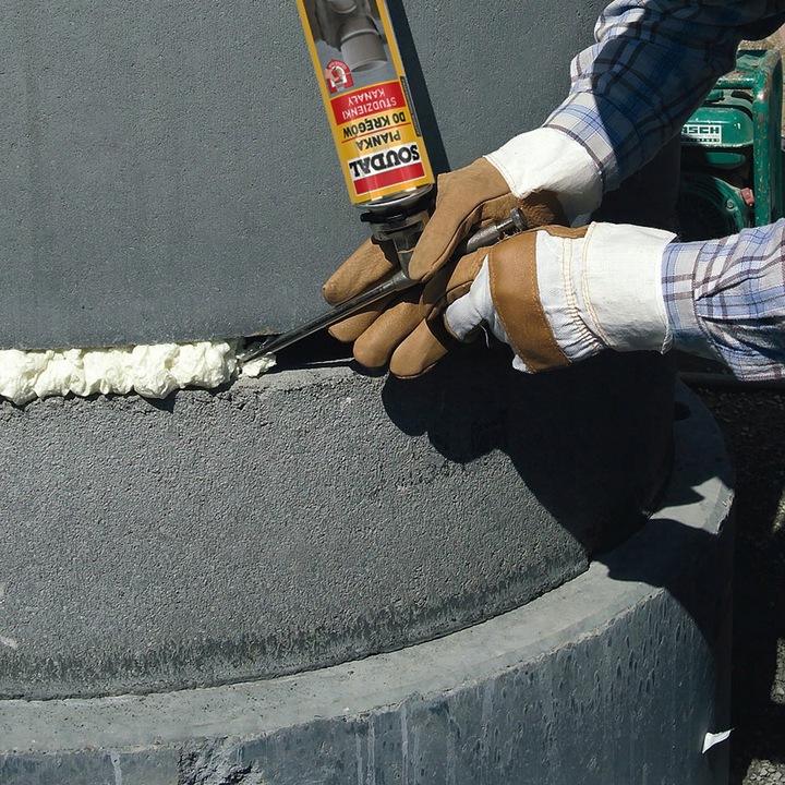 PIANKA DO KRĘGÓW KANAŁÓW STUDZIENEK WODOSZCZELNA PIANA WĘŻYK 750 ml