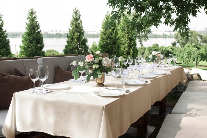 Obrus plamoodporny na stół świąteczny 150x250