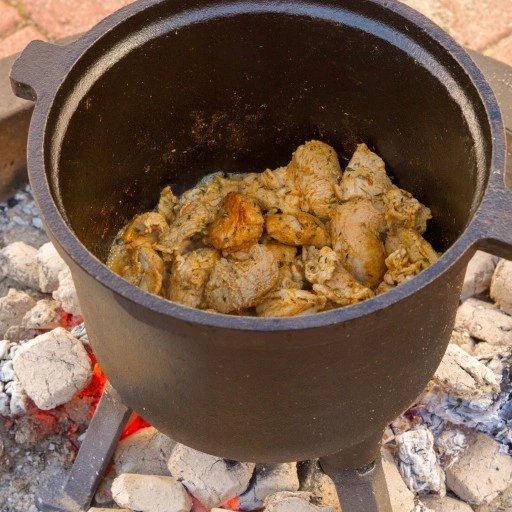 KOCIOŁEK żeliwny STOJĄCY myśliwski 7L na ognisko