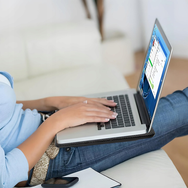 PODSTAWKA PODKŁADKA CHŁODZĄCA POD LAPTOPA NOTEBOOKA PODŚWIETLENIE 12-17''