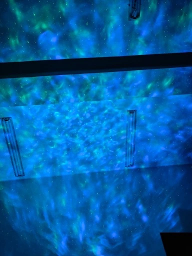 PROJEKTOR GWIAZD LAMPKA NOCNA RZUTNIK LED DO SYPIALNI DLA DZIECI NA PREZENT