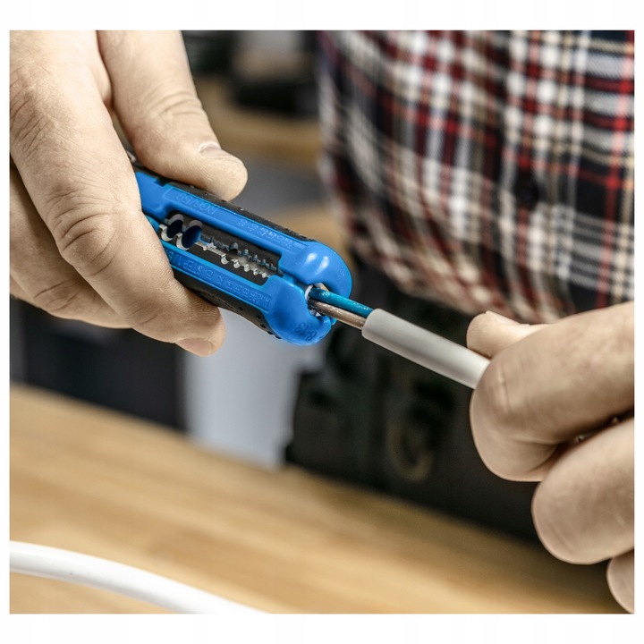 ŚCIĄGACZ DO IZOLACJI 0,5 mm² - 6 mm² DO KABLI PRZEWODÓW HOGERT HT1P102