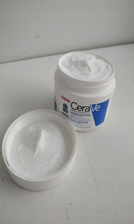 CeraVe Nawilżający balsam do skóry suchej 340g