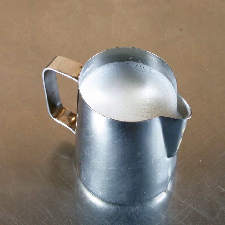 DZBANEK KUBEK DO SPIENIANIA MLEKA NA MLEKO STALOWY NIERDZEWN MLECZNIK