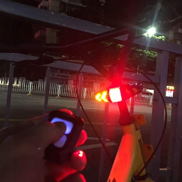 LAMPKA LED Tylna Rowerowa do Roweru Tył KIERUNKOWSKAZY Sterowana Pilotem