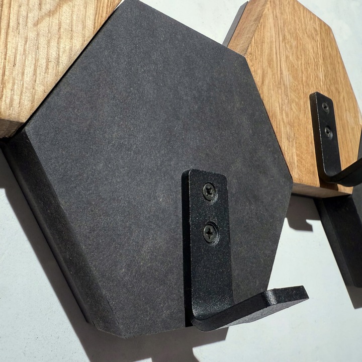 Wieszak ścienny do przedpokoju na ubrania na sciane drewniany Hexagon