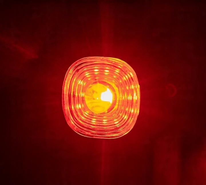 Lampka rowerowa czerwona SPECTER WT09 tył tylna do tyłu 100 godzin pracy