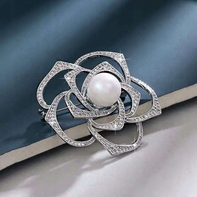 BROSZKA RÓŻA SREBRNA Z PERŁĄ I CYRKONIAMI