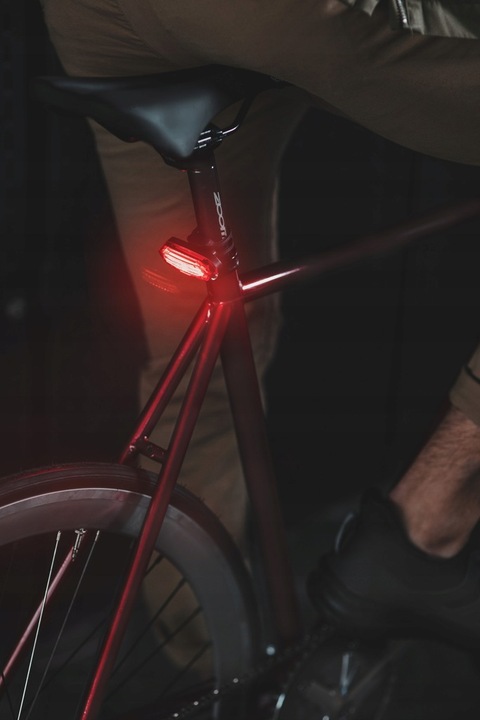 Tylna lampka latarka rowerowa czerwone światło LED AQY SPECTER USB TYP C