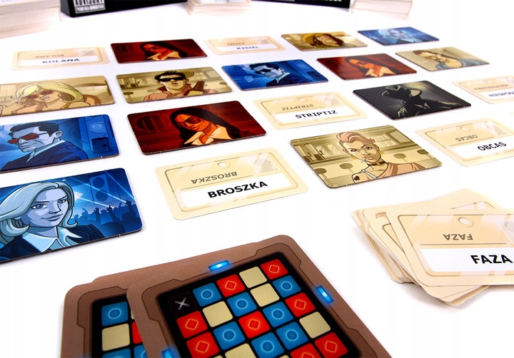 Tajniacy Bez Cenzury gra planszowa polegająca na skojarzeniach 4 - 8 osób,