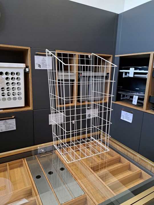 Uchylny kosz na bieliznę pranie do szafki 40 biały ścięty Rejs