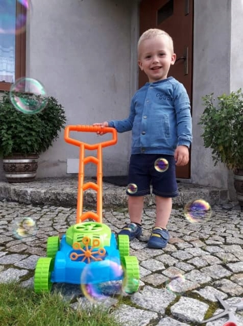 KOSIARKA NA BAŃKI MYDLANE JEŻDZI I PUSZCZA BAŃKI