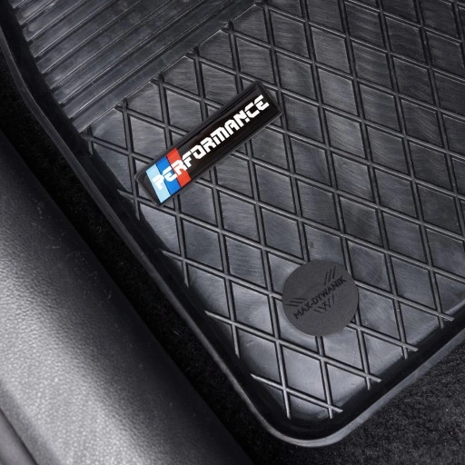 Wycieraczki samochodowe korytka z logo Performance