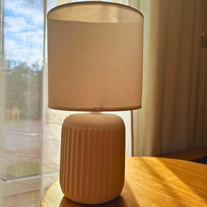 Lampka nocna z abażurem biała ceramiczna ryflowana DION D1