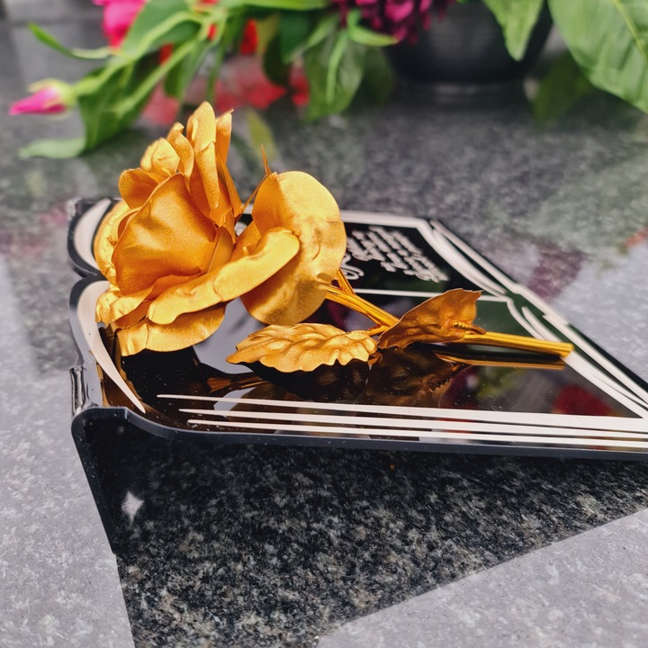 DEKORACJA na grób GRAWEROWANY ZNICZ podstawka na cmentarz RÓŻA DLA