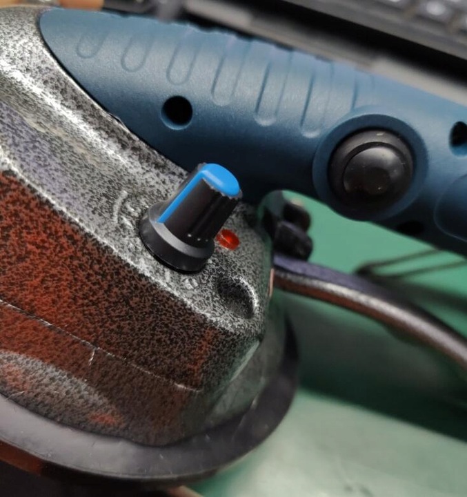 PRZYSSAWKA WIBRUJĄCA ELEKTRONARZĘDZIE DO UKŁADANIA PŁYTEK POZIOMOWANIA