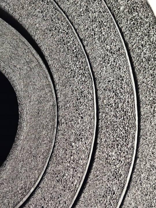 Mata do ćwiczeń jogi gimnastyczna karimata gruba czarna 1,5CM / 15MM NBR