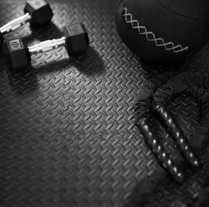 PODŁOGA gumowa PUZZLE do siłowni MATA pod sprzęt ochronna czarna 1,8x2,4m