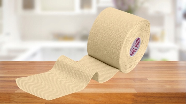 TAŚMA MODELUJĄCA BIUST Z NASUTNIKAMI TEJPY BOOB TAPE CURE TAPE 5CM X 5M