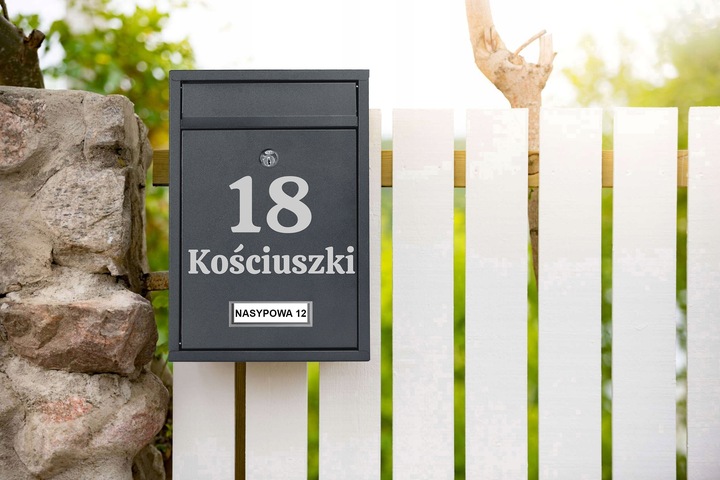 SKRZYNKA POCZTOWA NA LISTY POCZTĘ Z NUMEREM DOMU NAZWĄ ULICY NAPIS