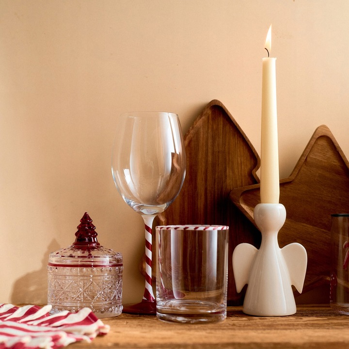 Kieliszek TWISTIES z czerwoną nóżką 0,58 l HOMLA