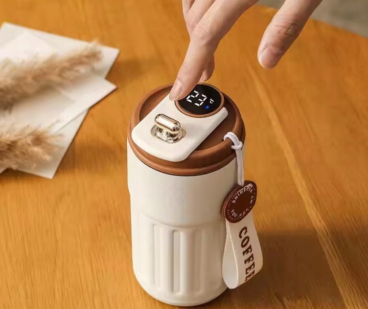 KUBEK TERMICZNY TERMOS BIDON NA KAWĘ HERBATĘ Z USTNIKIEM WYŚWIETLACZ 450ML