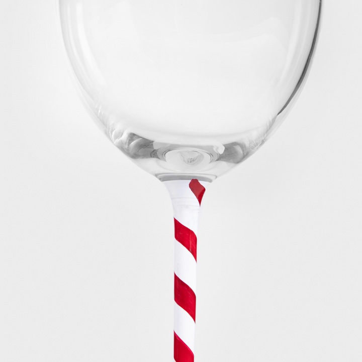 Kieliszek TWISTIES z czerwoną nóżką 0,58 l HOMLA