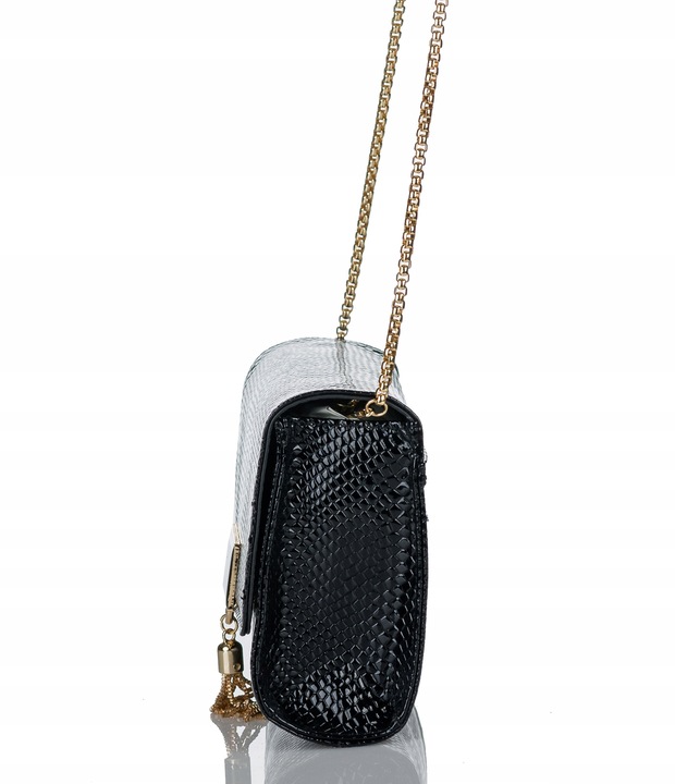 TOREBKA LISTONOSZKA MONNARI WIZYTOWA KOPERTÓWKA Czarna na łańcuszku