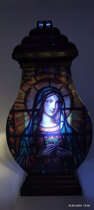 ZNICZ KAPLICZKA DUŻA Z WITRAŻEM MATKI BOSKIEJ