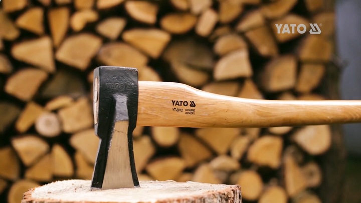 SIEKIERA Z KLINEM 2KG TRZONEK Z HIKORY