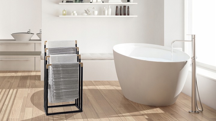 Stojak łazienkowy wieszak na ręczniki czarny stojący do łazienki bambus