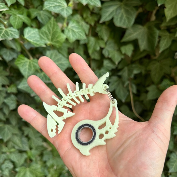 KEYSPINNER Zestaw BRELOCZEK do kluczy Keyrambit Rekin Świecący w ciemności