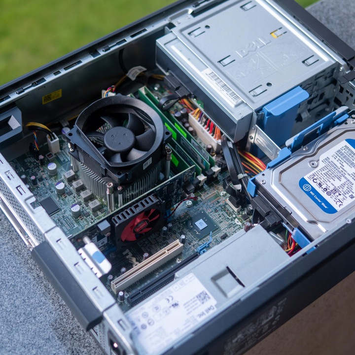 KOMPUTER DELL i3 8GB 128GB SSD WINDOWS 10