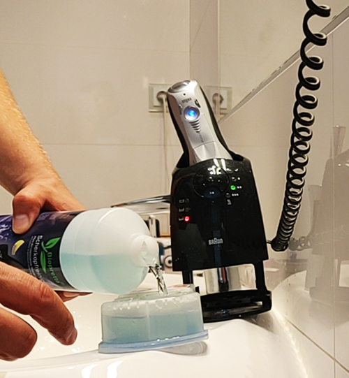 1L BIOPRETTA PŁYN CZYSZCZĄCY DO GOLAREK wyposażonych w bazę CCR I 95%