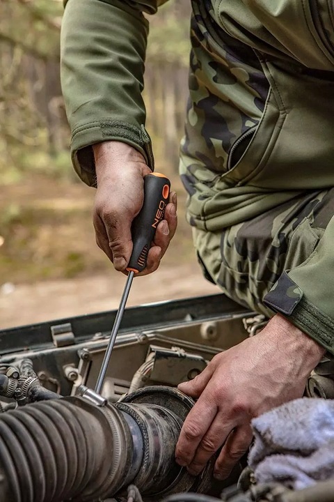 NEO TOOLS Zestaw Wkrętaków Śrubokrętów 9 szt. Płaskie i Krzyżowe