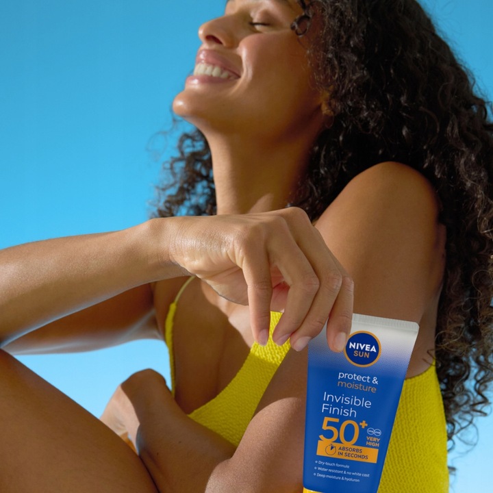 NIVEA SUN Protect & Moisture Invisible Finish balsam do opalania