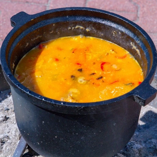 KOCIOŁEK żeliwny STOJĄCY myśliwski 7L na ognisko