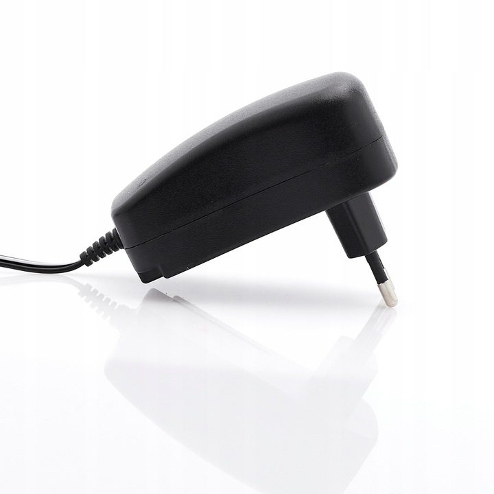 ZASILACZ UNIWERSALNY REGULOWANE NAPIĘCIE WYJŚCIOWE WYMIENNE KOŃCÓWKI