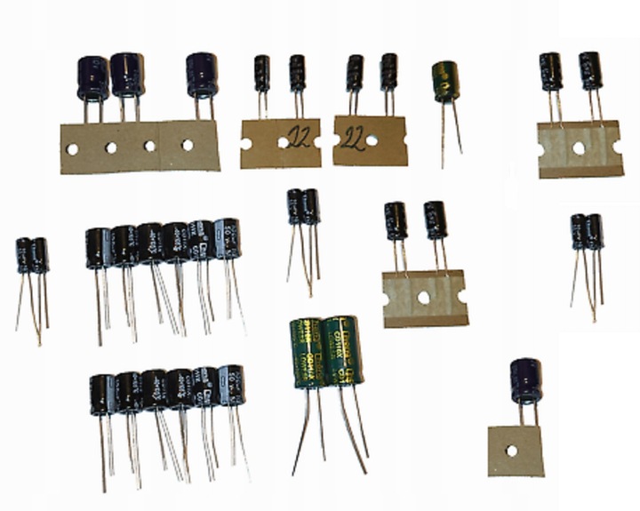AMIGA CDTV ZESTAW KONDENSATORÓW + mapa lutowań