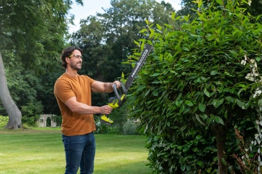 RYOBI NOŻYCE DO ŻYWOPŁOTU AKUMULATOROWE 18V SEKATOR 50CM HEDGESWEEP + 2AH