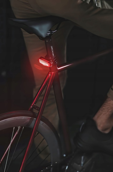 LAMPKA ROWEROWA TYLNA LED USB MOCNA