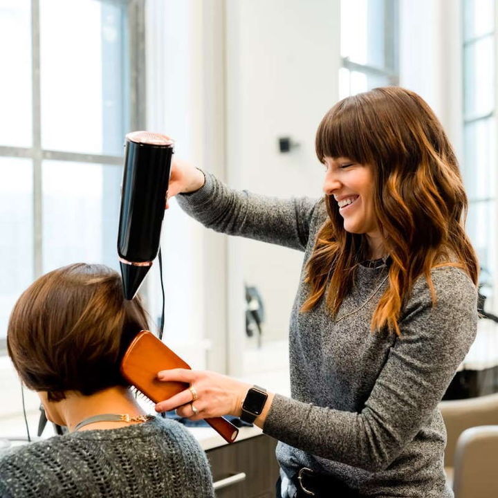 RĘCZNIKi FRYZJERSKIE WŁÓKNINOWE BIAŁE PERFOROWANE FIZELINOWE 70X50 100 SZT