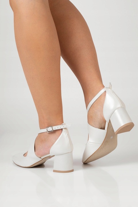 Ślubne czółenka niskie na słupku z paskami ekru 40