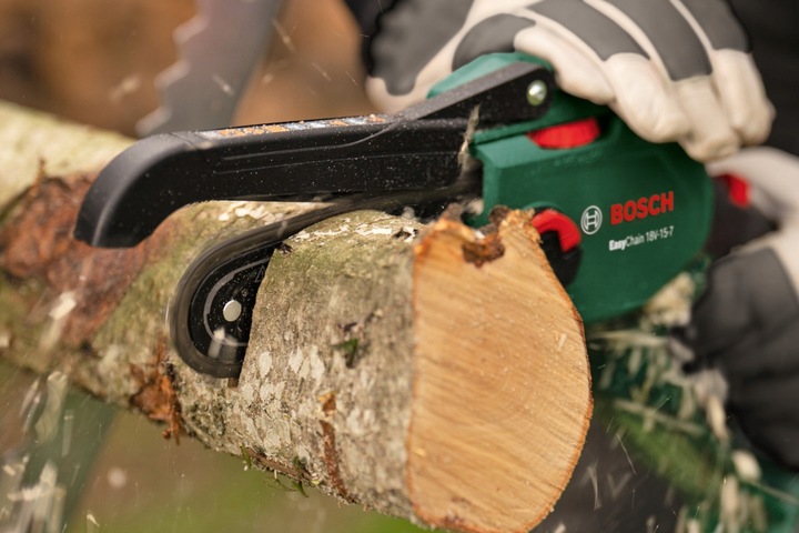 AKUMULATOROWA PIŁA ŁAŃCUCHOWA DO GAŁĘZI EASYCHAIN 18V-15-7 BOSCH