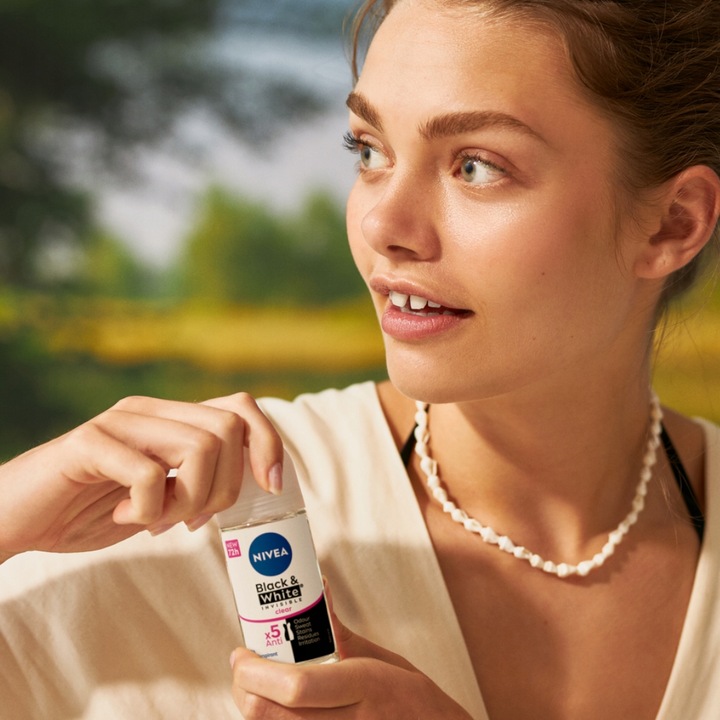 4 x NIVEA Black&White Invisible Clear Antyperspirant Roll On, 50 ml