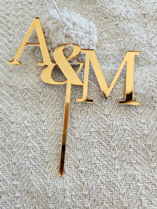 TOPPER TOPER PARY MŁODEJ INICJAŁY na tort ślubny ZŁOTY LUSTRZANY PLEXI