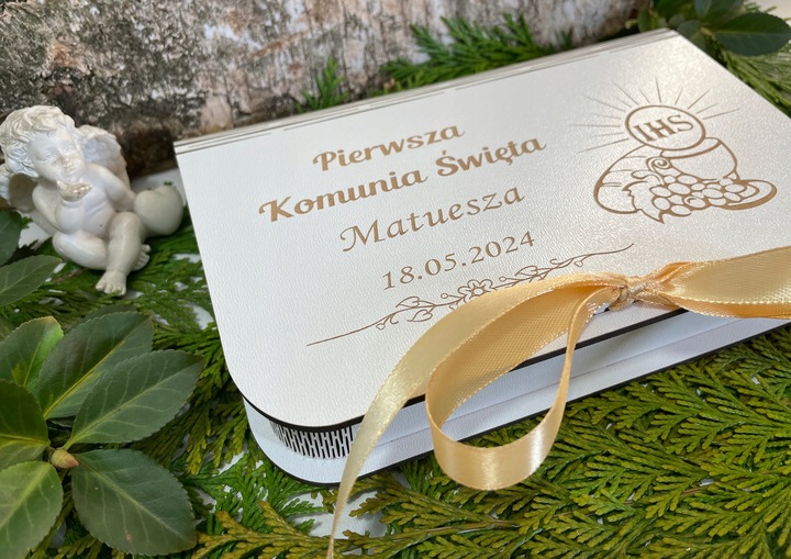PAMIĄTKA PIERWSZEJ KOMUNII ŚWIĘTEJ Prezent Pudełko na Komunię BIAŁE